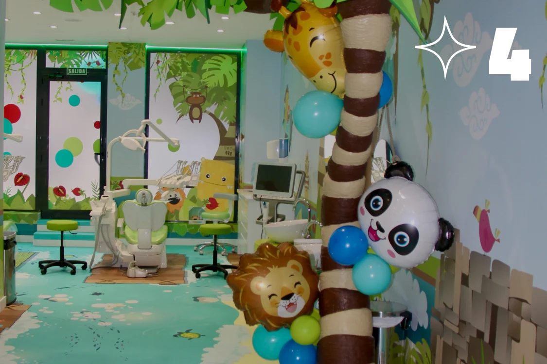 Solo trabajamos con niños, por lo que tenemos mucha experiencia en el trato con los más pequeños de la casa. Nos sobra paciencia y habilidad para lidiar con cualquier situación. Nuestro personal trabaja para que tu hijo esté distraído y entretenido, lo que hará que se encuentre lo más relajado posible.